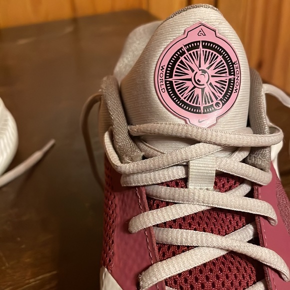 Really good pair of Nike Zoom Freak 4. - Picture 3 of 3